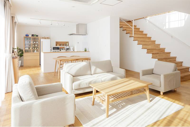 Rénovation immeuble avec aménagement intérieur avec corniche et agencement des espaces de vie et création piscine à Bordeaux